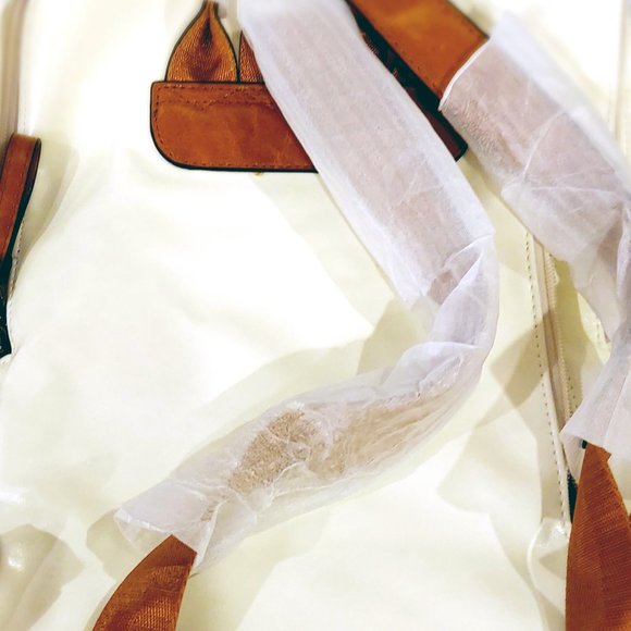 NEW Faux Leather Cluci Cream Backpack/Device Bag - Picture 6 of 13